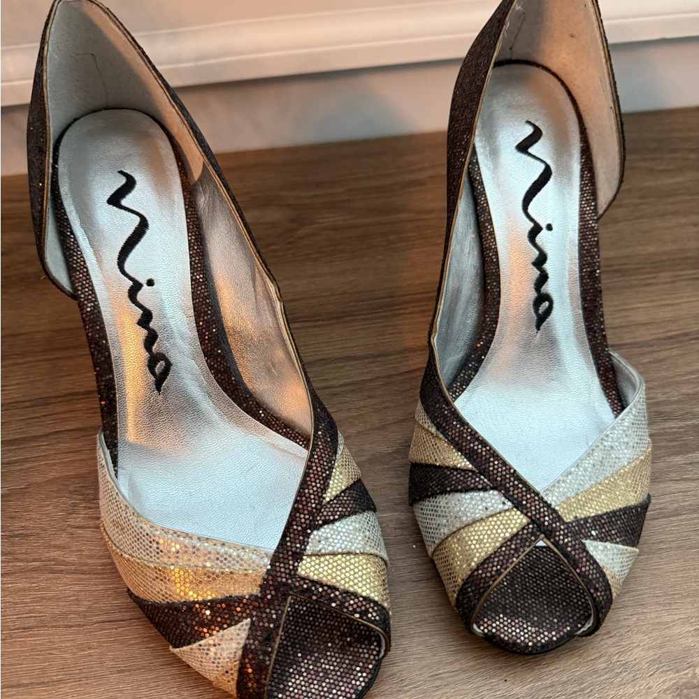 Nina Vintage Metallic Strappy Peep-Toe Heels in Brown and Gold